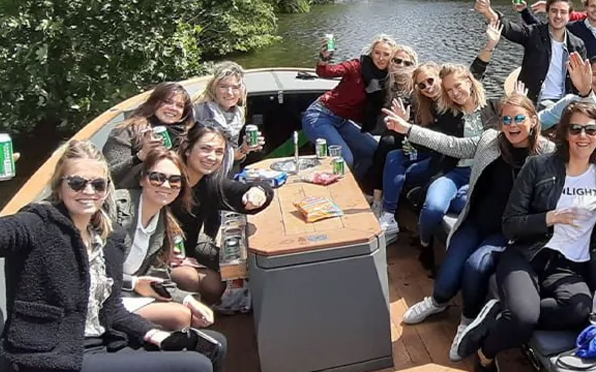 detailrondvaart2 Gezellige rondvaart met collega's op het water als onderdeel van een bedrijfsuitje bij Solbeach.