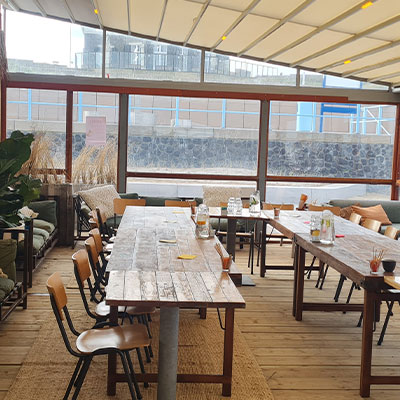 Vergaderlocatie met uitzicht op zee en strand bij strandtent Solbeach Scheveningen.