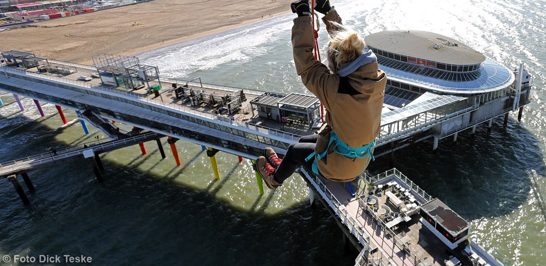waaromzipline Zipline avontuur vanaf de Pier van Scheveningen als adrenalinekick voor bedrijfsuitjes.